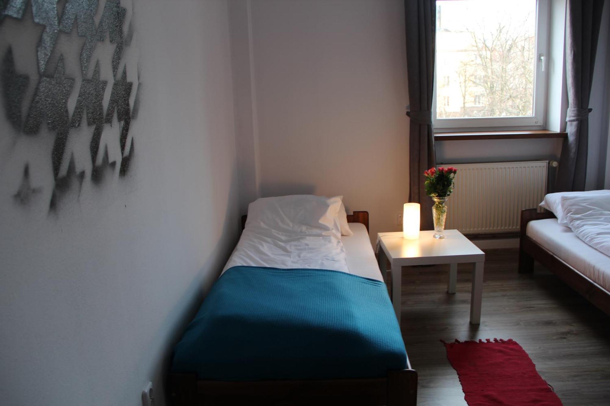 Baba Hostel Калиш Экстерьер фото