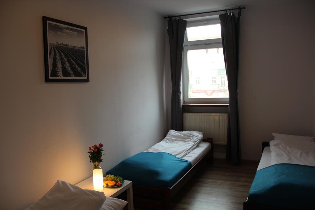 Baba Hostel Калиш Номер фото