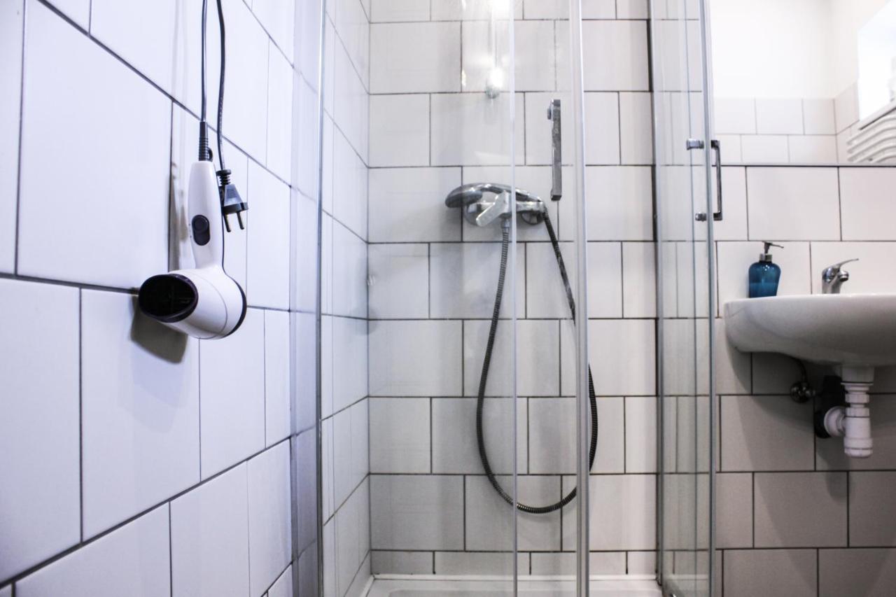 Baba Hostel Калиш Экстерьер фото